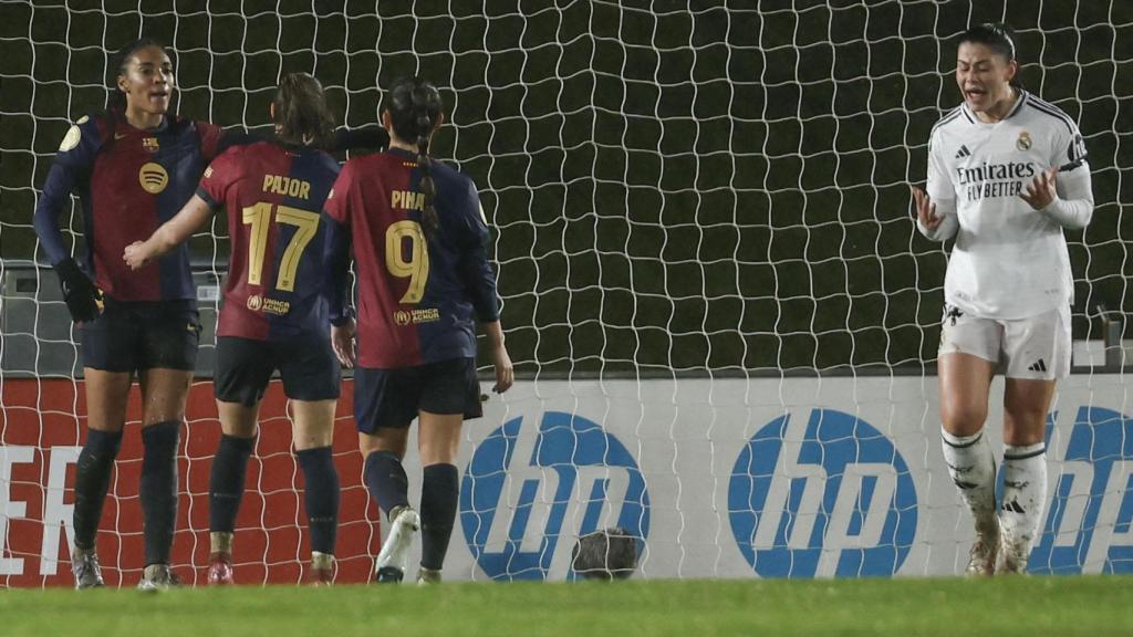 Salma Paralluelo celebra su segundo gol en la victoria ante el Real Madrid.
