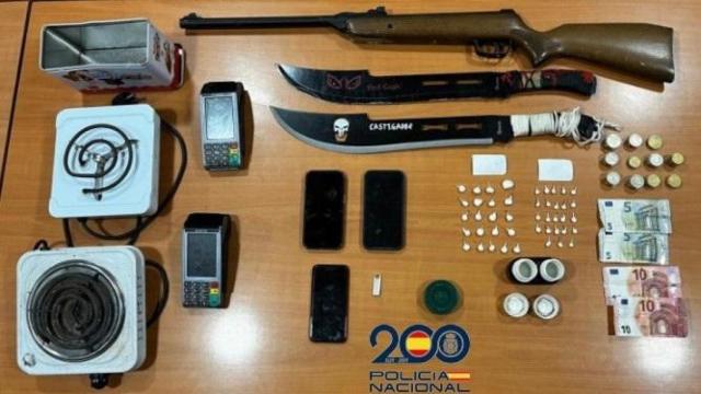 Algunos artículos confiscados por la Policía Nacional en Melilla.