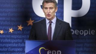 El presidente del PP, Alberto Núñez Feijóo, hace declaraciones a la prensa tras asistir a la cumbre del PPE que se celebra en Bruselas.