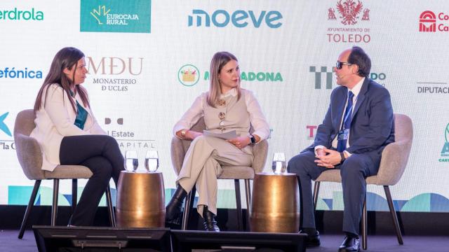 Mesa redonda 'Estrategias para el desarrollo social y económico en Castilla-La Mancha'.