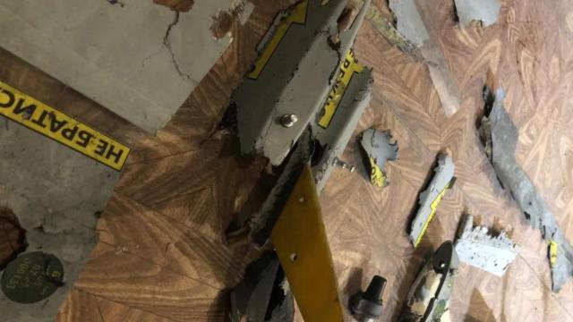 Los restos del misterioso dron que han aparecido en territorio ruso.