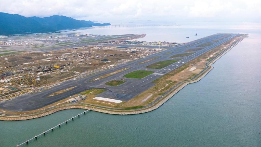 Proyecto de construcción de pista de aterrizaje en el aeropuerto de Hong Kong