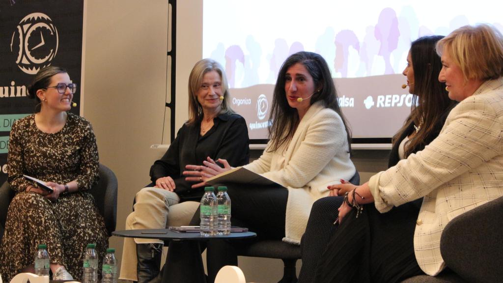 Mesa directivas en el Foro Mujeres Referentes Quincemil