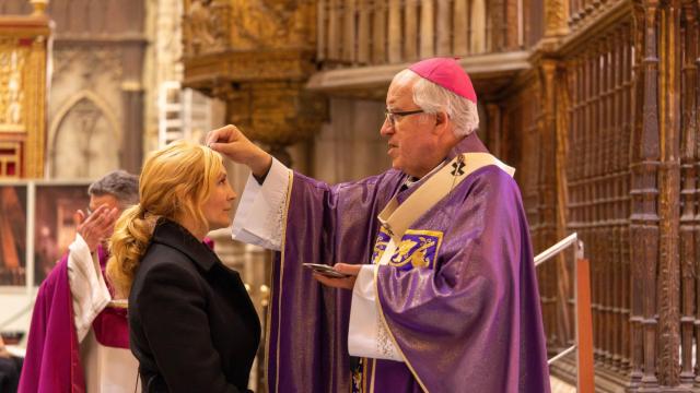 En imágenes, así se vivió en la Catedral de Sevilla la misa del Miércoles de Ceniza