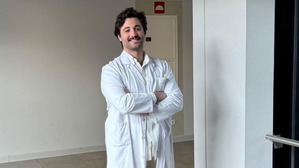 Un médico residente vigués gana una beca de la Fundación María José Jove y la AGP