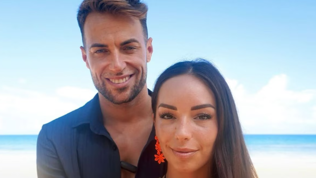 Montoya y Anita, en su posado oficial de 'La isla de las tentaciones 8'.