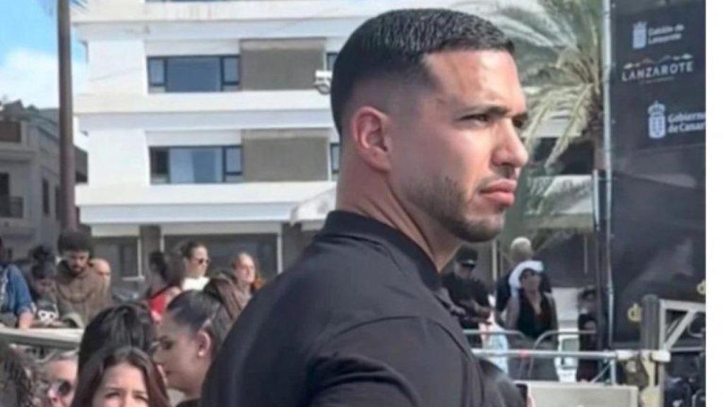 Isaac, que trabaja en el sector de la hostelería en la isla de Lanzarote, en una imagen difundida por su familia.