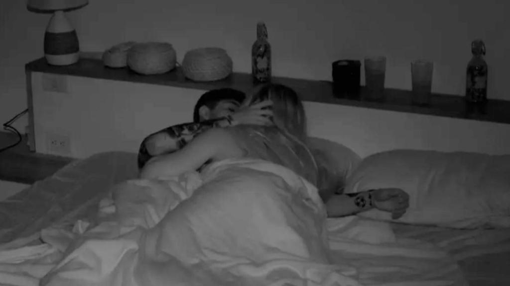 Álvaro cae en la tentación con Érika.