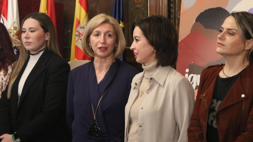 Manuela Berges, junto a Teresa Ladrero, vicepresidenta de la DPZ