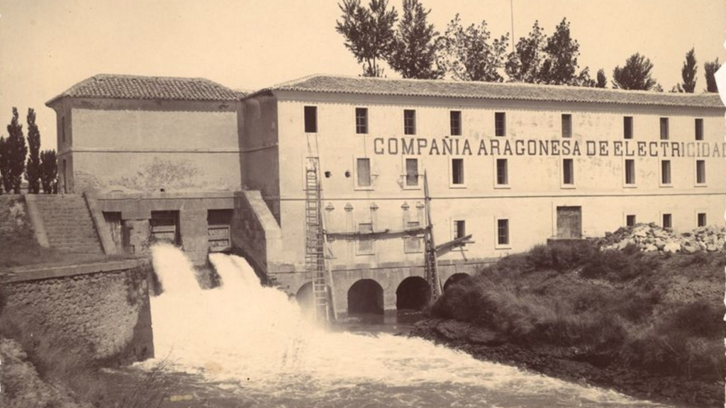 El salto eléctrico del molino hacia 1890.