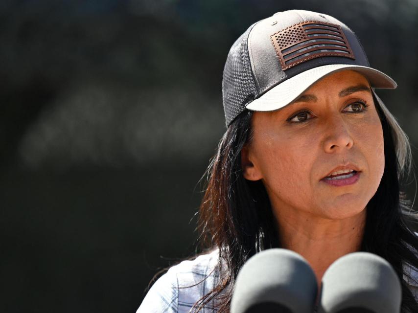La directora de Inteligencia Nacional, Tulsi Gabbard,  en Eagle Pass, Texas.