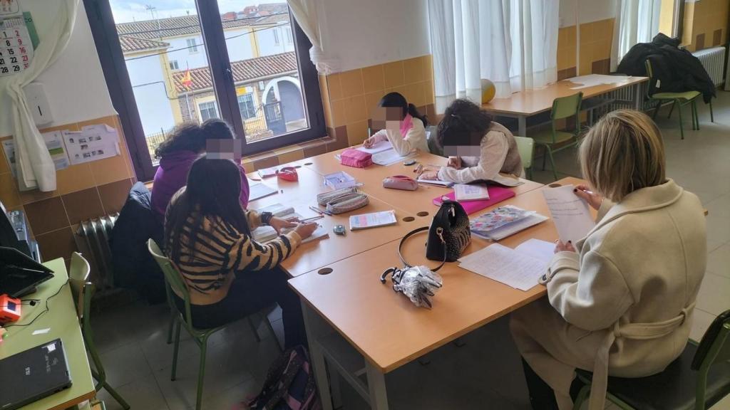 Alumnas de la ESO en el CRA del municipio zamorano de Tábara