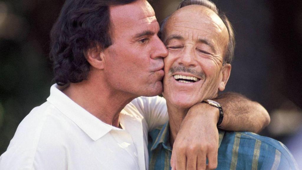 Julio Iglesias con Papuchi.
