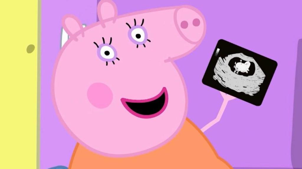 Mamá Pig, embarazada, enseñando la ecografía de su bebé en 'Peppa Pig'.