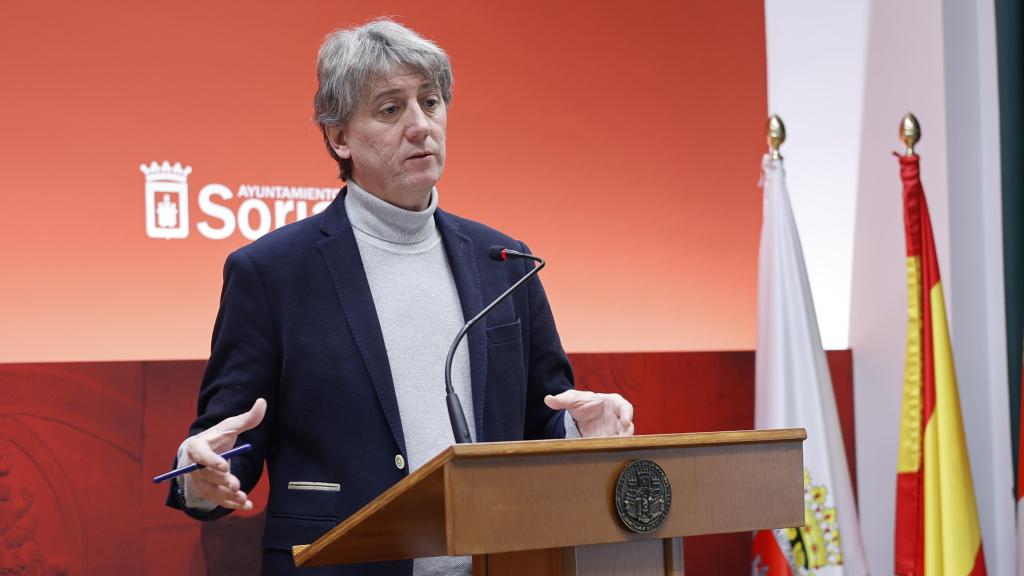 El secretario general del PSOE de Castilla y León, Carlos Martínez, durante su rueda de prensa de este viernes en Soria