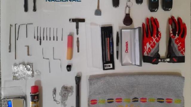 Efectos intervenidos a los dos hombres detenidos en Burgos