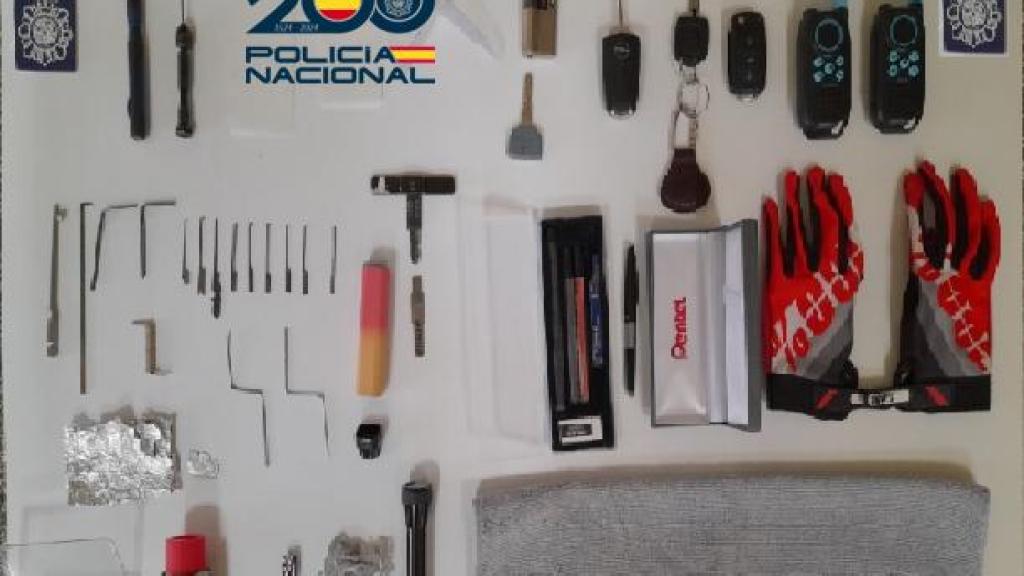 Efectos intervenidos a los dos hombres detenidos en Burgos