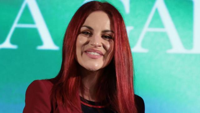 La astronauta Sara García Alonso con un traje de Zara.