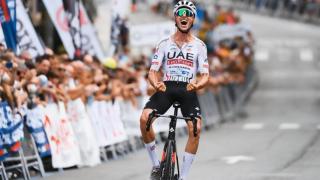 Jan Christen celebra su victoria en la Clásica de Ordizia de 2024.