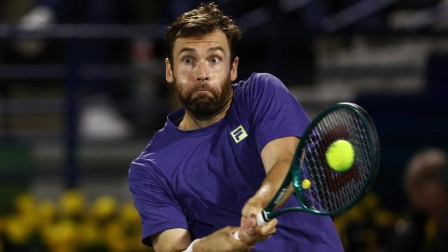 Quentin Halys en el partido ante Auger Aliassime en las semifinales de Dubai.