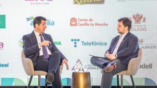 Conversación entre el vicepresidente segundo de las Cortes, José Manuel Caballero y Arturo Criado