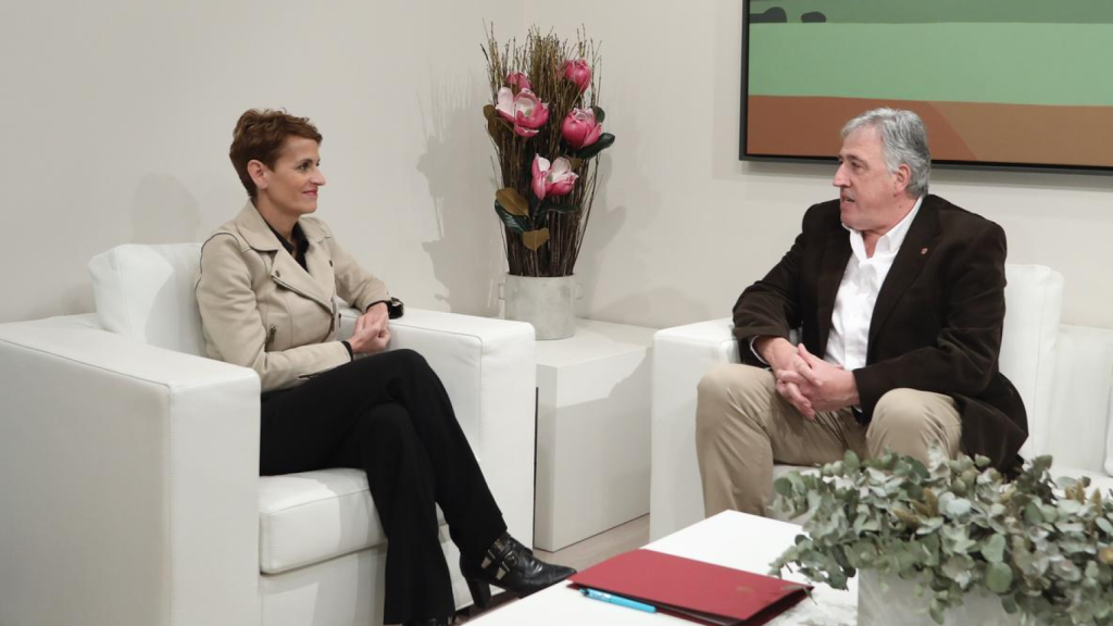 La presidenta del Gobierno de Navarra, María Chivite, y el alcalde de Pamplona, Joseba Asiron, en una imagen de archivo.