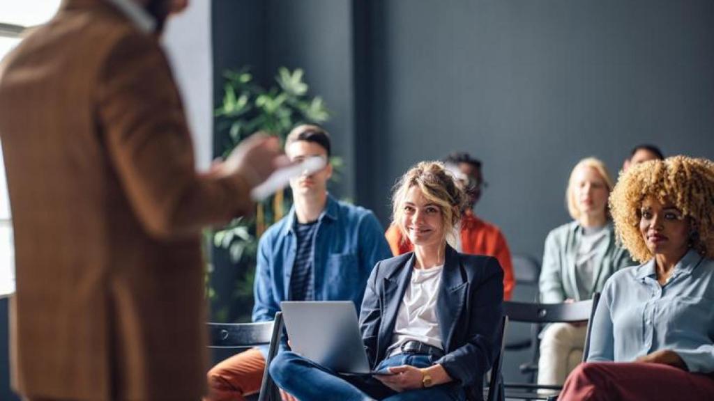 Imagen de archivo de gente en clase.