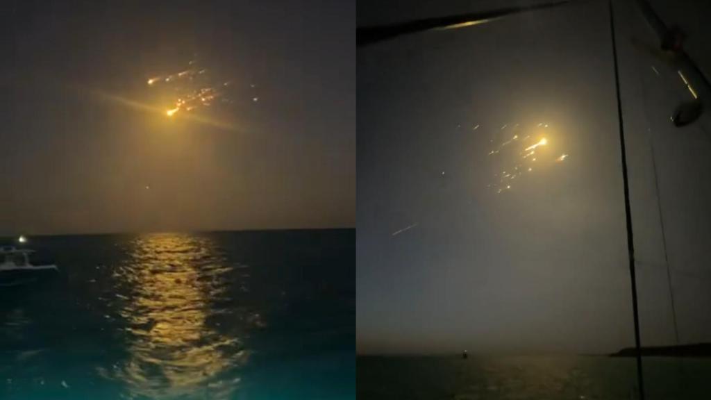 Trozos de Starship en el cielo tras su explosión en su octavo lanzamiento.