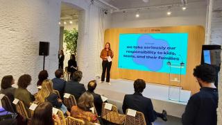 Kate Charlet, directiva de Google, durante la presentación