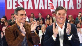 El secretario general del PSOE y presidente del Gobierno, Pedro Sánchez y el secretario xeral del PSdeG, José Ramón Gómez Besteiro.
