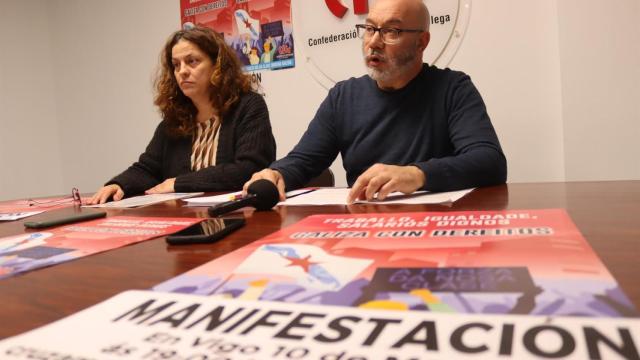Alberte Gonçalves y Raquel Pérez presentan los actos del 10 de marzo .