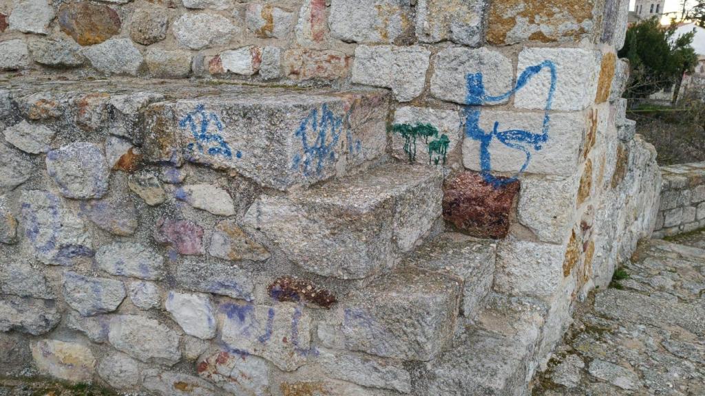 Limpieza en la muralla de San Isidoro