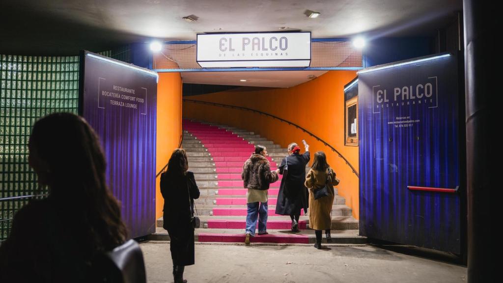 El Palco de las Esquinas está ubicado junto al Teatro de las Esquinas, en Vía Univérsitas