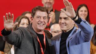 José Ramón Gómez Besteiro y Pedro Sánchez, este domingo en Santiago.