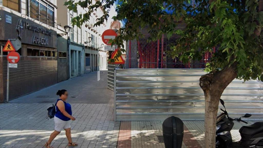 Se trata de un edificio en la calle Miguel de Ara, en el barrio de El Gancho, en Zaragoza