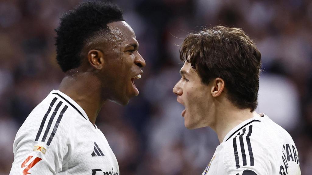 Vinicius y Fran García celebra el gol del brasileño al Rayo Vallecano