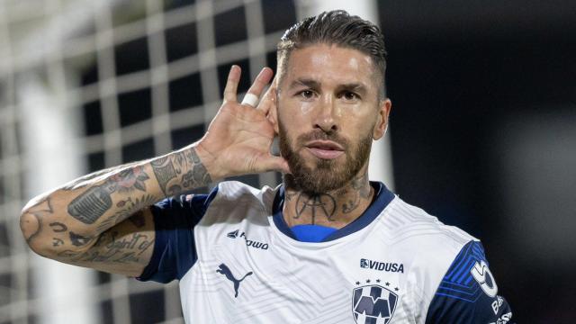 Sergio Ramos celebra su segundo gol con el Monterrey.