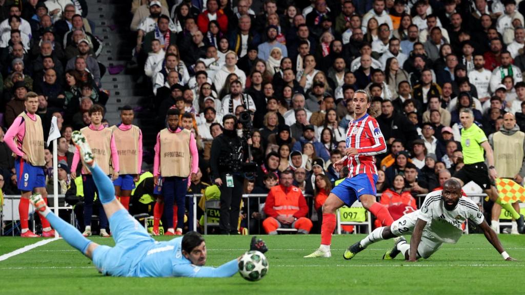 Courtois despeja el tiro de Griezmann en la ida de los octavos de final de la Champions.