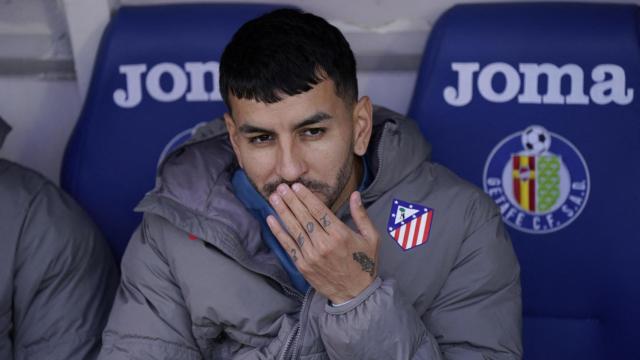 Ángel Correa, en el banquillo.