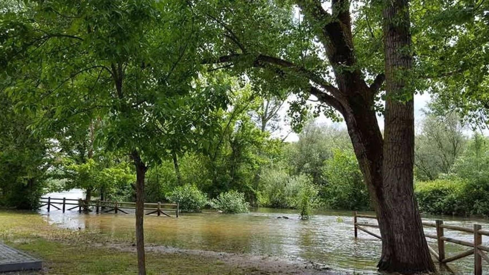 Nivel máximo de vigilancia en Escalona (Toledo) ante la crecida del río ...