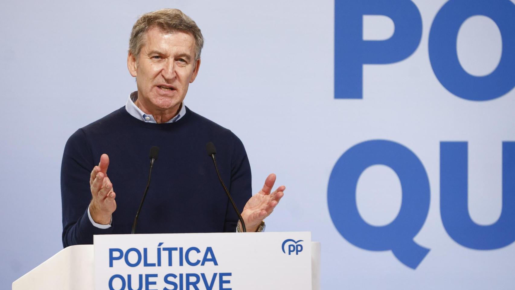 El líder del PP, Alberto Núñez Feijóo, este domingo en Valls (Tarragona).