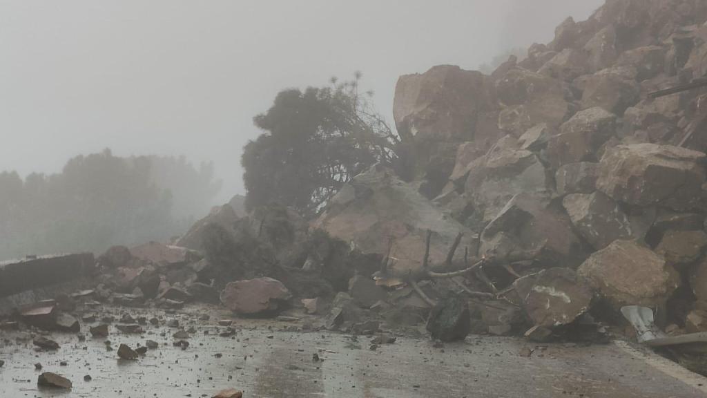 El desprendimiento de la A-397 Ronda-San Pedro en Málaga este sábado.
