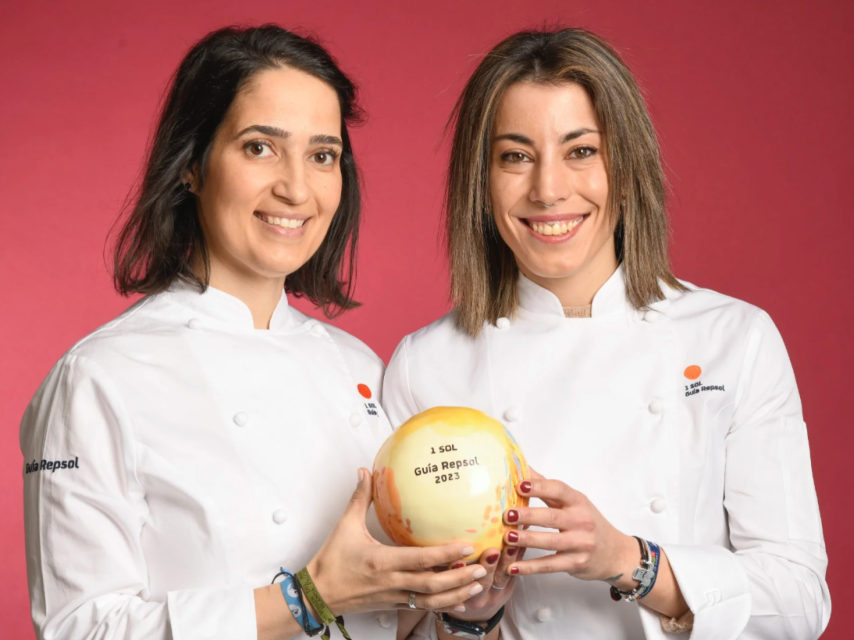 Cristina Martín y Sara Cámara con su Sol Repsol.