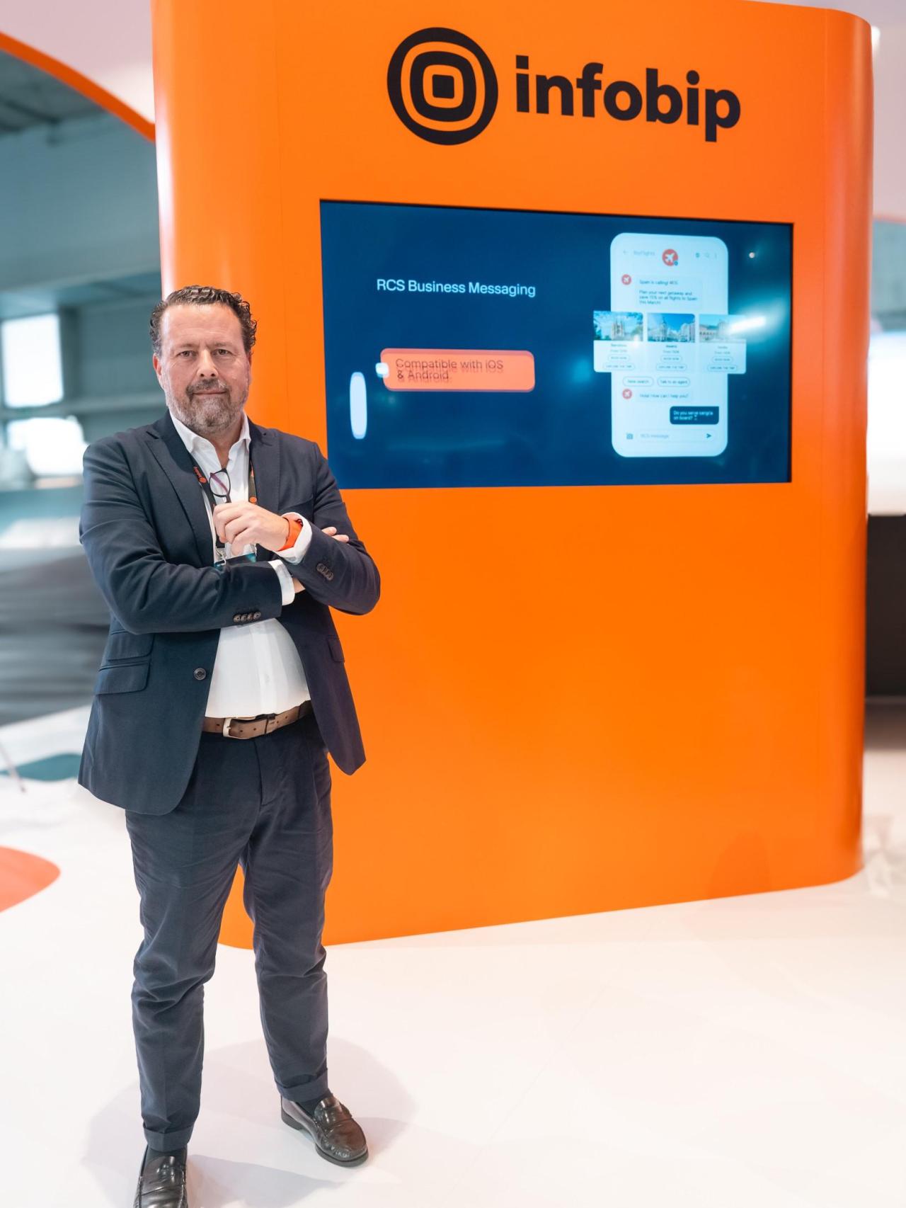 Álvaro Ansaldo, Country Manager Infobip Iberia, en el estand de la compañía en MWC 2025