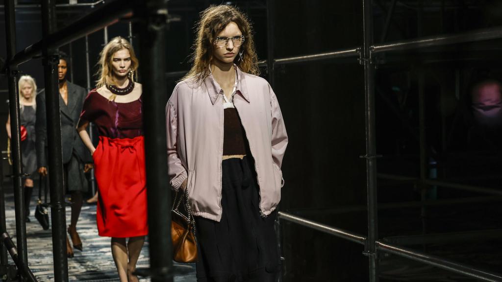 Siluetas del desfile otoño-invierno de Prada.