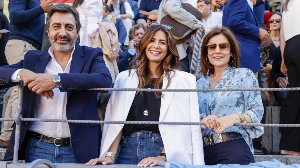 Juan del Val, Nuria Roca y Nuria González en la Feria de Sn Isidro el pasado mes de mayo.