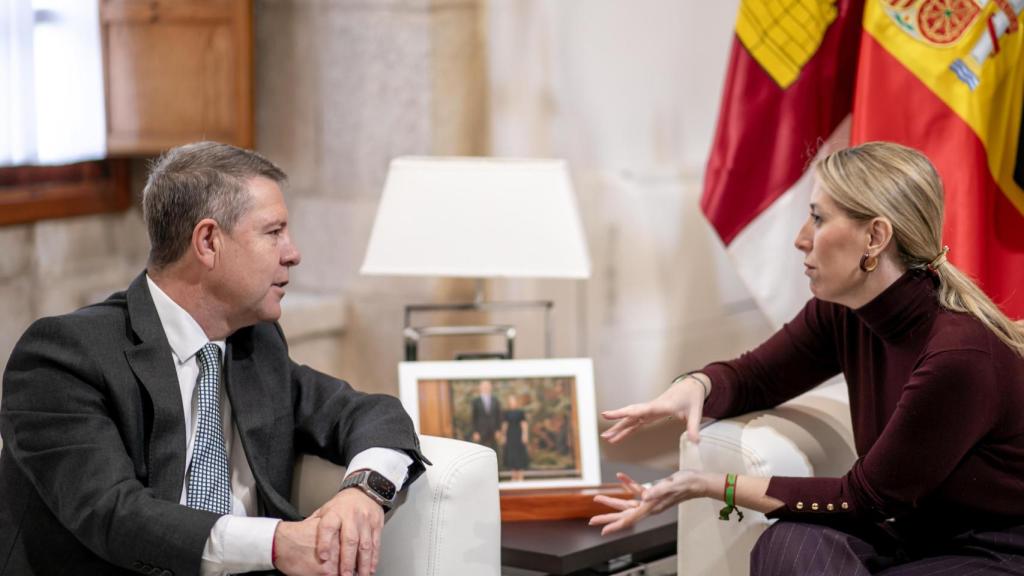 Emiliano García-Page y María Guardiola, en un momento de su encuentro.