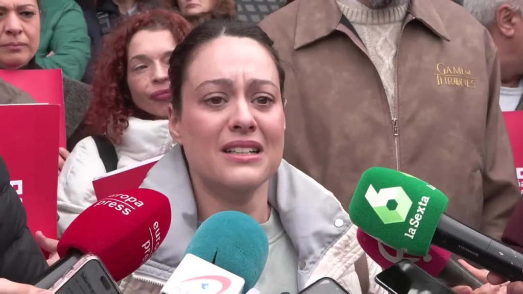 Sheila Gómez, compañera de María Belén Cortés, durante la concentración de hoy para denunciar su asesinato.