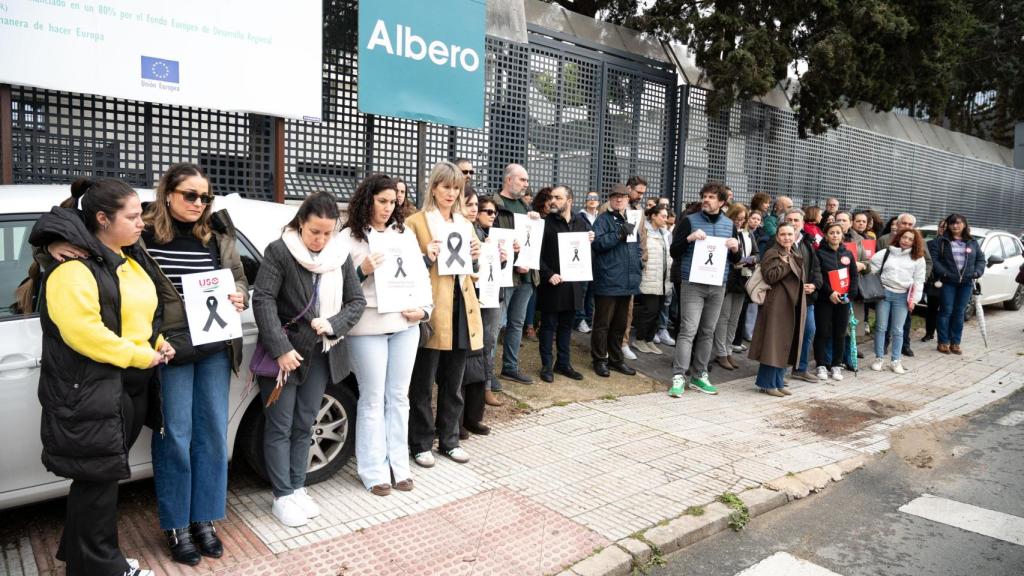 Manifestación por la Educadora social asesinada en un piso tutelado por tres menores, en la calle Castillo de Benquerencia de la urbanización Guadiana.