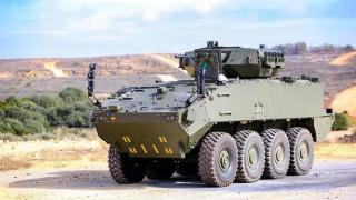 Imagen del VCR Dragón 8x8, blindado estrella de Defensa.